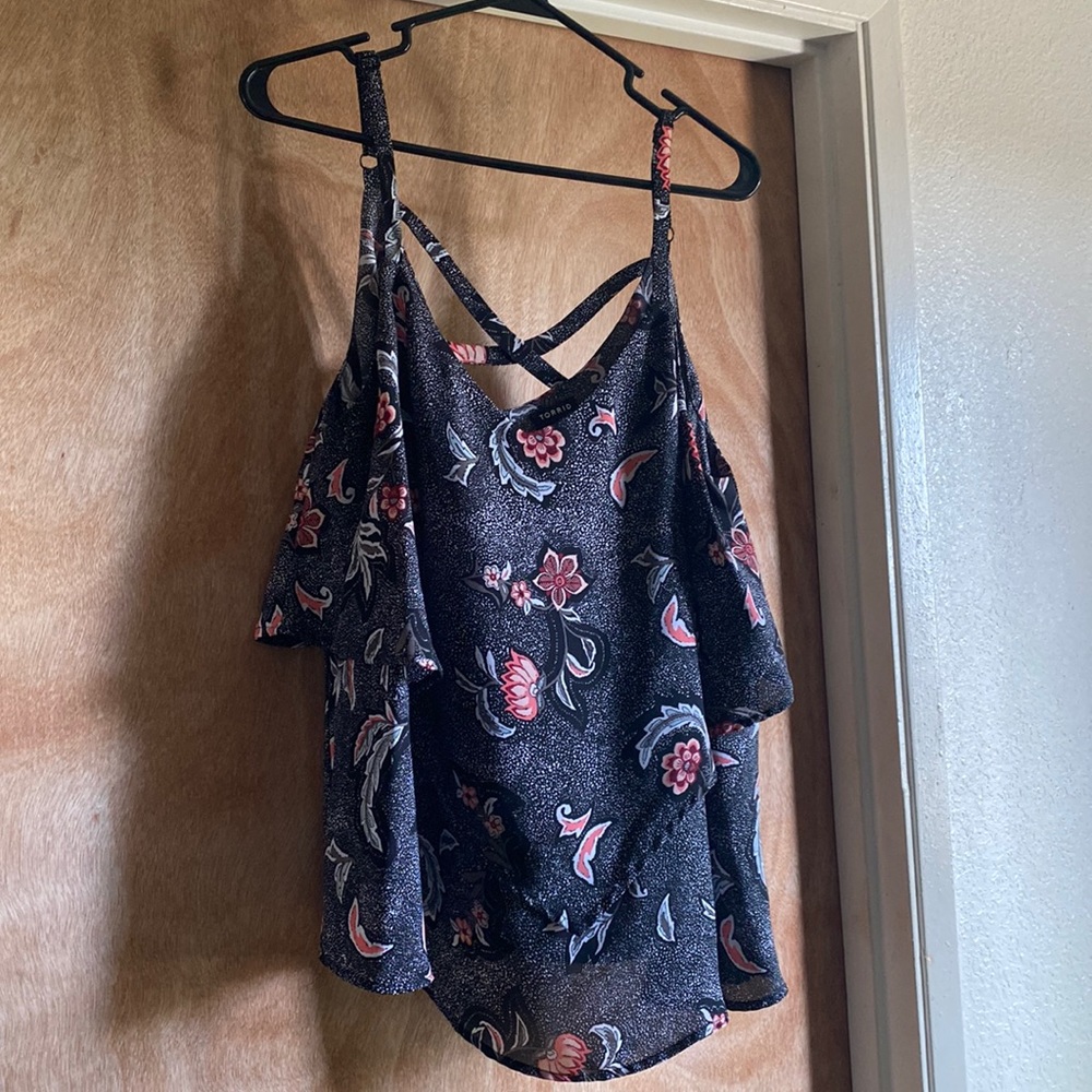 ♥️Flowy Torrid Tank with crisscross back♥️